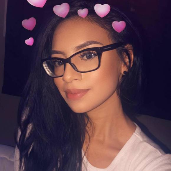 Meet your Posher, Mercedz - Picture 1 of 1